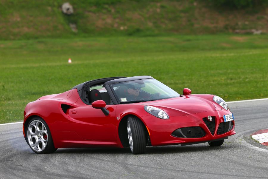  Alfa Romeo 4C Spider (960) 2015 года  (WW) (фото 1 из 59)